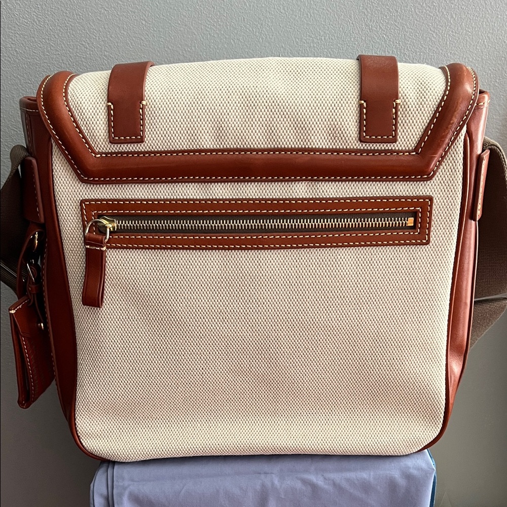 Dooney & Bourke Cream and Brown Shoulder Bag - Picture 2 of 16